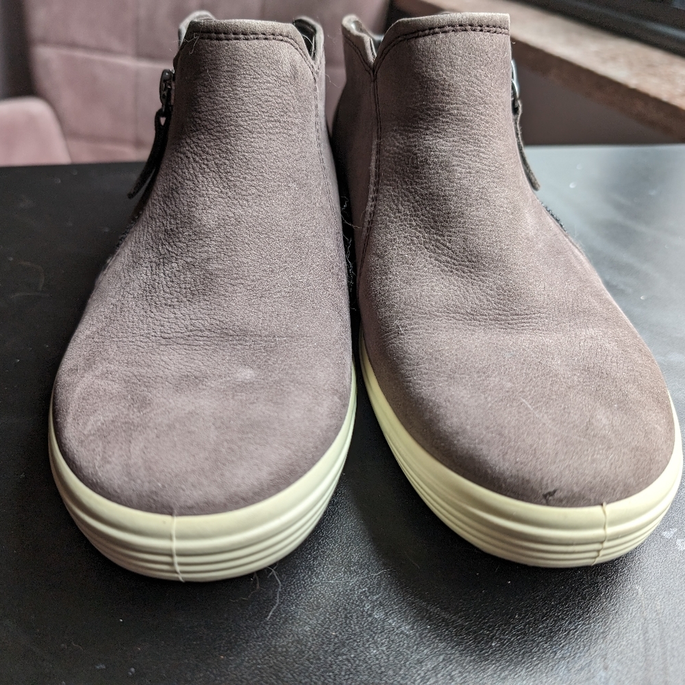 ECCO Women's Soft 7 Nubuck Low Zip Sneaker Bootie in EU 39/Size 8 in Dark Shadow